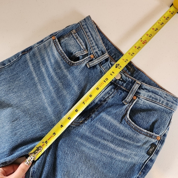 Silver Jeans Highly Desirable Straight Leg High rise Womens Size 26 Frayed Rips - Picture 9 of 10